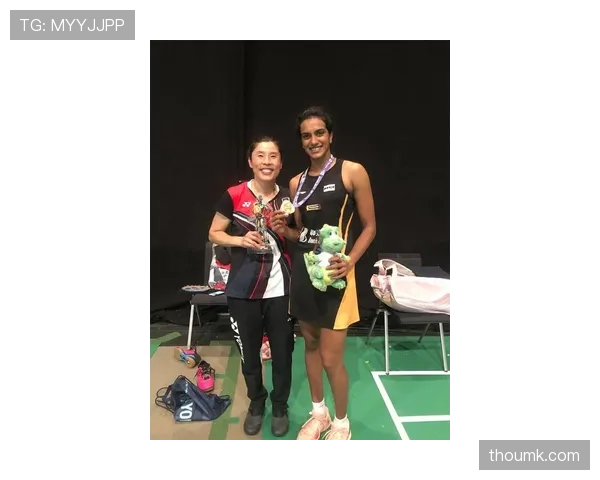 辛德胡一出机场就被围堵,拎的那个包能当我们小镇首付吧 辛德胡一出机场就被围堵,拎的那个包能当我们小镇首付吧